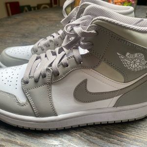 Like New Jordan 1 mid Linen